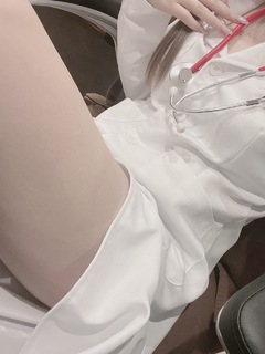つきな